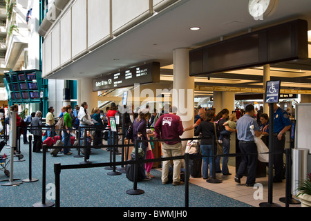 Eingang an der Sicherheitskontrolle am Flughafen Orlando, Florida, USA Stockfoto