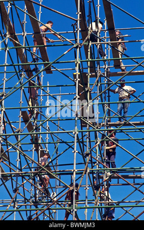 Männer auf Gerüsten, Australien Stockfoto