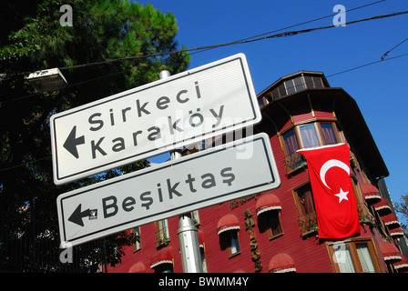 ISTANBUL, TÜRKEI. Ein Straßenschild in Gulhane - Sultanahmet-Viertel der Stadt. 2010. Stockfoto