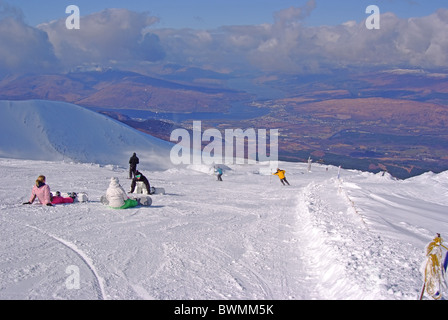 UK Schottland Lochaber Inverness-Shire-Skifahren und Snowboarden Aonach Mor Fort William und Berg von Carn mehr Dearg Stockfoto