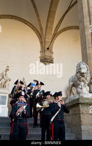 Carabinieri Band an der Loggia dei Lanzi, Florenz (Firenze), Toskana, Italien, Europa Stockfoto