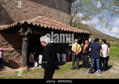 Fest "La Caballada" Wallfahrt zur Einsiedelei La Estrella (1736) in ATIENZA Guadalajara Castilla-La Mancha, Spanien Stockfoto