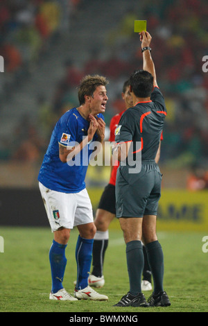 Umberto Eusepi Italiens reagiert während der Ausstellung einer gelbe Karte Vorsicht während eines Spiels 2009 FIFA U-20 World World Cup Gruppe A Stockfoto