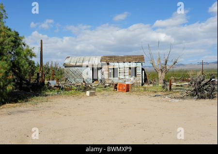 Verfallenes verlassenen Haus in Kelso, Kelso ist eine Geisterstadt und Railroad Depot in der Mojave National bewahren Kalifornien USA. Stockfoto