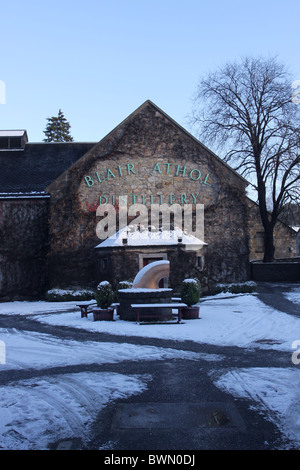 Außenansicht von Blair Atholl Distillery Pitlochry im Winter schottischen Highlands november 2010 Stockfoto