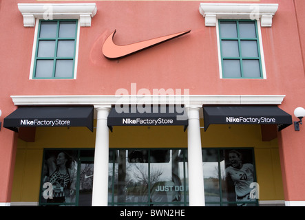 Nike Schuhe Fabrik Ladengeschäft. Stockfoto