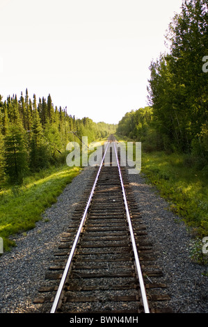 Hudson Bay und Via Rail Tracks zwischen Churchill von Winnipeg, Cape Merry, Churchill, Manitoba. Stockfoto