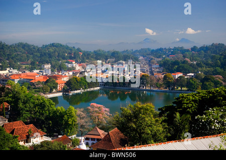 Übersicht mit Blick auf Sri Lanka Asien Kandy Stadt Kandy Lake Tempel Zahn See beherbergt städtischen Landschaft Asien Stockfoto