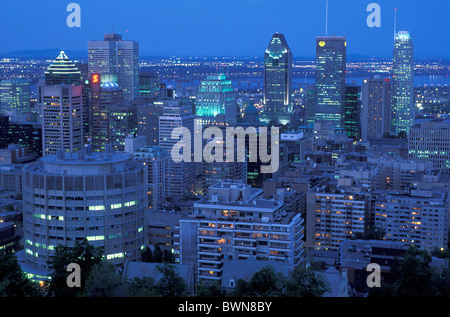 Kanada Nordamerika Amerika Montreal Blick vom Mount Royal Park Downtown Provinz Quebec am Abend Abend Stockfoto