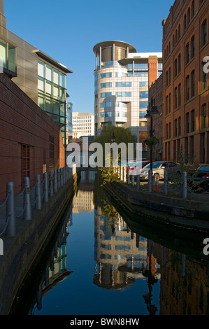 Der ehemalige Manchester und Salford Junction Kanal, neben der Bridgewater Hall zum Barbirolli Platz, Manchester, UK Stockfoto