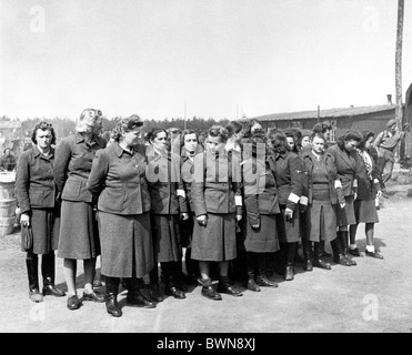 Dem zweiten Weltkrieg Frauen Aufseher KZ Bergen-Belsen Deutschland Europa 17. April 1945 Geschichte historische Stockfoto