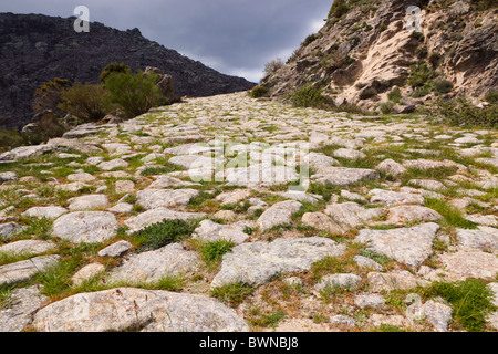 Römerstraße bei Puerto del Pico, in der Nähe von Mombeltran, Sierra de Gredos, Provinz Ávila, Spanien. Stockfoto