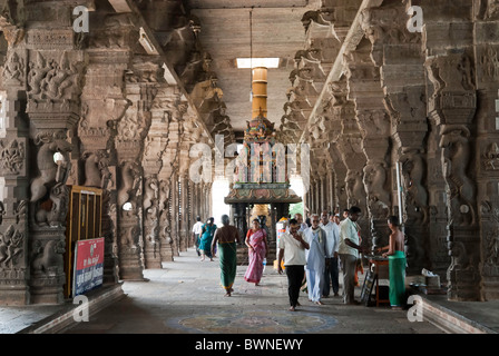 Korridor der Sri Ekambaranathar Tempel; stellt das Prithvi (Erde) Linga, Shiva; Saivite; Kanchipuram; Tamil Nadu, Indien. Stockfoto