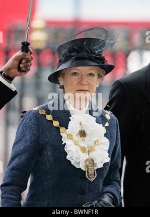 Oberbürgermeister von Westminster, Catherine Longworth, zu Diensten des Gedenkens für 90. Jahrestag Anzac Tag in der Westminster Abbey Stockfoto