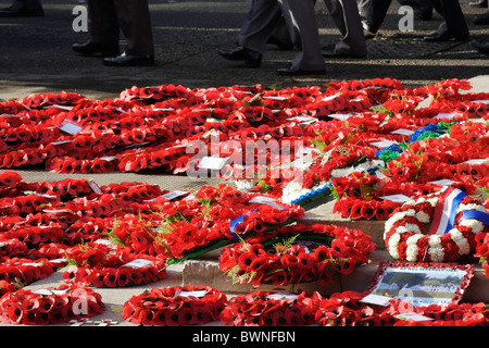Veteranen marschieren vorbei Kränze am Ehrenmal in Whitehall am Remembrance Day Sonntag zum Gedenken an den Krieg tot Stockfoto