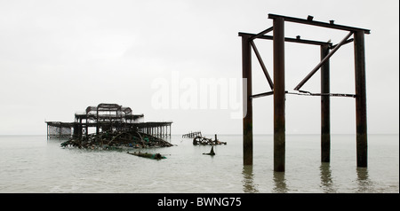 Die Schale der Brighton Pier West in den Tiefen des Winters Stockfoto