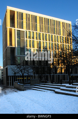 Informatik Forum Potterrow Edinburgh Universität George Square / Bristo Square RMJM Associates im Winter Schnee Stockfoto