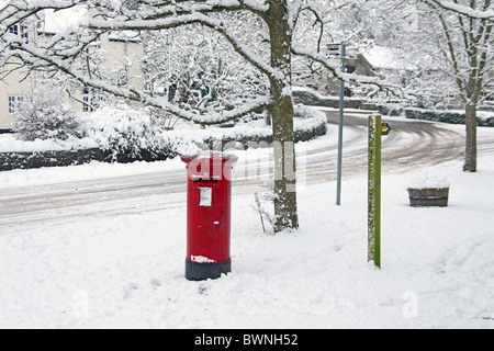 Selten über Nacht Schnee bedeckt das Dorf Cossington auf die Polden Hügel in Somerset, England, UK Stockfoto