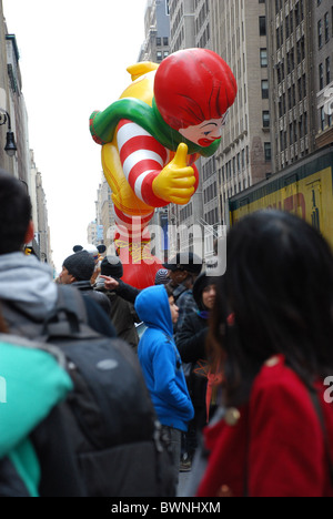 Ballon in 2010 beobachten Macy's Thanksgiving Day Parade in New York City, USA, Ronald McDonald Baloon Stockfoto