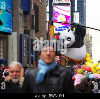 Ballon in 2010 beobachten Macy's Thanksgiving Day Parade in New York City, USA, Kung Fu Pandaballon Stockfoto