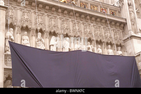 DIE Statuen der Märtyrer des 20. Jahrhunderts in der Westminster Abbey enthüllt. Stockfoto