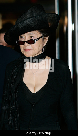 Yoko Ono ehemalige Ehefrau des Beatle John Lennon im Museum für Moderne Kunst (MOMA) Rezeption, in New York, USA Stockfoto