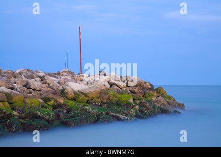 Die schöne Küstenlandschaft am zuvorkommend Beach in Dorset. Stockfoto