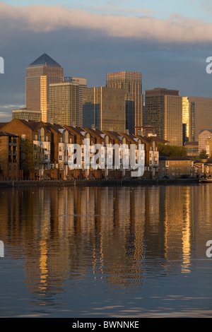 Blick auf die Türme der Canary Wharf aus Finnland Dock London Stockfoto