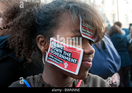 Schüler-Protest gegen Erhöhung der Studiengebühren endete in Gewalt und Polizei Kettling in Whitehall London 24.11.10 Stockfoto