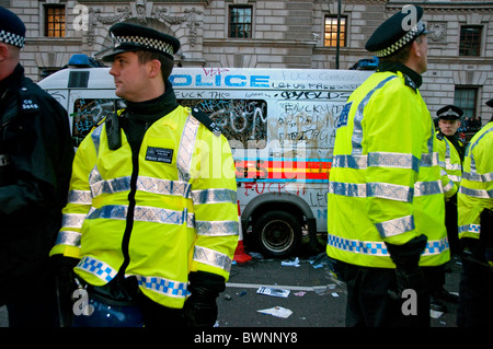 Kursteilnehmerprotest über Gebühren endete in Gewalt und Kettling in Whitehall London 24.11.10 Stockfoto