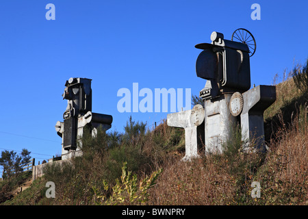 Alten Transformatoren von David Kemp. Zwei Skulpturen an der Küste zu Küste (C2C) Radweg in der Nähe von Pontop Pyke, England, UK. Stockfoto