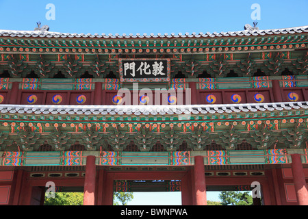 Donhwamun Tor, Changdeokgung Palace, Palast der illustren Tugend, UNESCO-Weltkulturerbe, Seoul, Südkorea, Asien Stockfoto