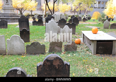 Die Nord-Friedhof der Trinity Church am Broadway. Die ältesten Gräber stammen aus dem späten 17. Jahrhundert. Stockfoto
