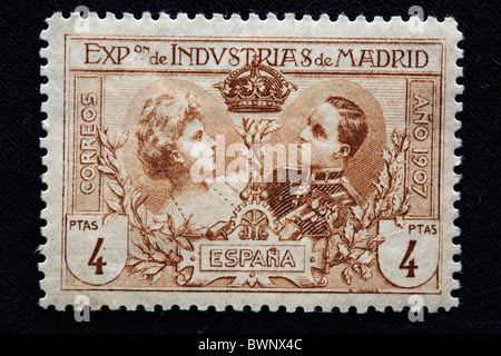 König Alfonso XIII von Spanien Victoria Eugenie von Battenberg Briefmarke Spanien Europa 1907 Gravur Monarch mo Stockfoto