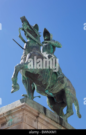 Trujillo, Provinz Cáceres, Spanien. Statue der Eroberer Francisco Pizarro vom amerikanischen Bildhauer Charles Cary Rumsey. Stockfoto