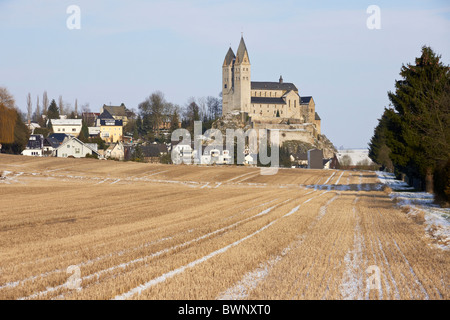 Kirche St. Lubentius in Dietkirchen an einem Wintertag Stockfoto