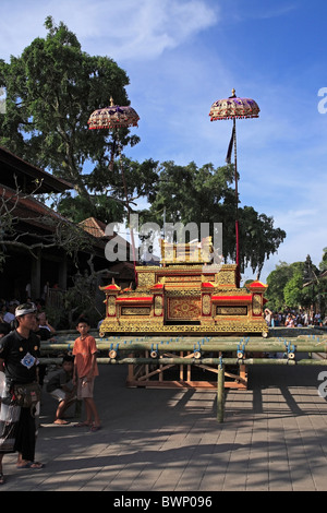 Bestandteil einer königlichen Einäscherung Zeremonie, Ubud, Bali. Stockfoto