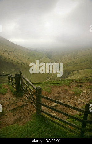 Blick von den Hängen des Kinder Scout in der Nähe die Jakobsleiter in Richtung Dorf des oberen Stand. Peak District, England. Stockfoto