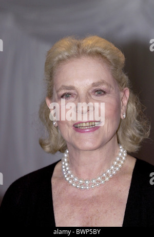 SCHAUSPIELERIN LAUREN BACALL BEI CHARITY-GALA-DINNER IN LONDON Stockfoto