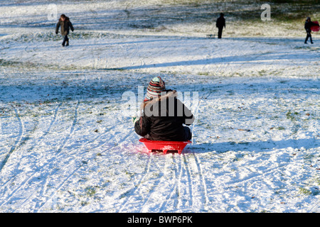 Im Woodthorpe Park in Nottingham Rodeln gehen Stockfoto