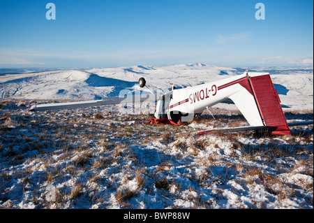 Wrack der kleinen Flugzeug stürzte auf Freitag, 26. November 2010 in der Nähe von Pen Y Fan, Brecon Beacons Nationalpark, Wales Stockfoto