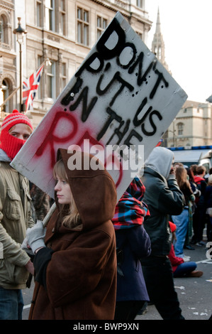 Kursteilnehmerprotest über Gebühren endete in Gewalt und Kettling in Whitehall London 24.11.10 Stockfoto