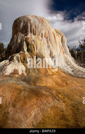 Mammut Orange Spring Mound im Yellowstone National Park - USA Stockfoto