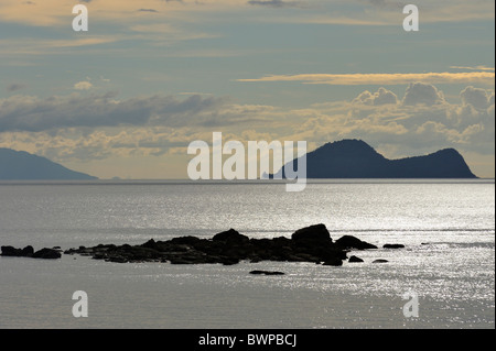 Satang Insel Silhouette auf der South China Sea, Sarawak, Malaysia, Asien Stockfoto