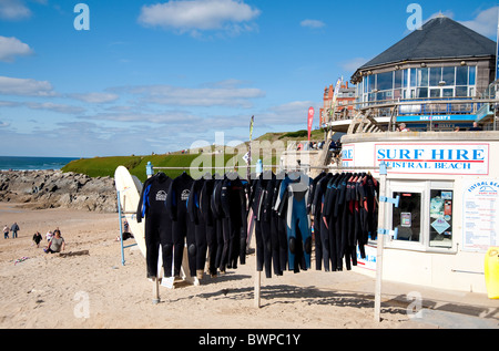 Neoprenanzüge, Fistral Strand, Newquay, Cornwall, UK Stockfoto