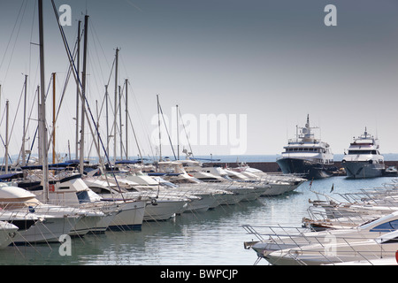 Boote in der Marina von Port-la-Napoule, Mandelieu-la-Napoules, Frankreich Stockfoto