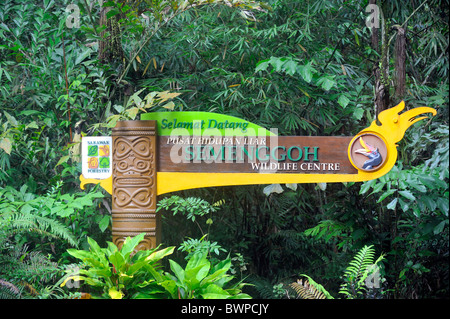 Willkommensschild im Semenggoh Wildlife Centre in der Nähe von Kuching in Sarawak, Malaysia. Stockfoto