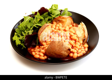 Ofenkartoffeln mit gebackenen Bohnen Stockfoto