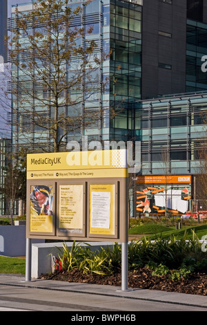 BBC-Büros + Metrostation, MediaCityUK, Salford Quays, Greater Manchester, England, UK Stockfoto