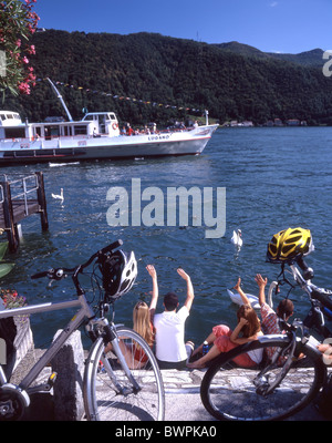 Schweiz Europa Morcote Lugano Promenade Kai Seeufer Seeufer am See Fahrrad Fahrräder Radfahren Stockfoto